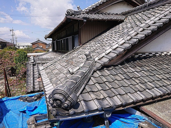 複雑な形状の瓦屋根
